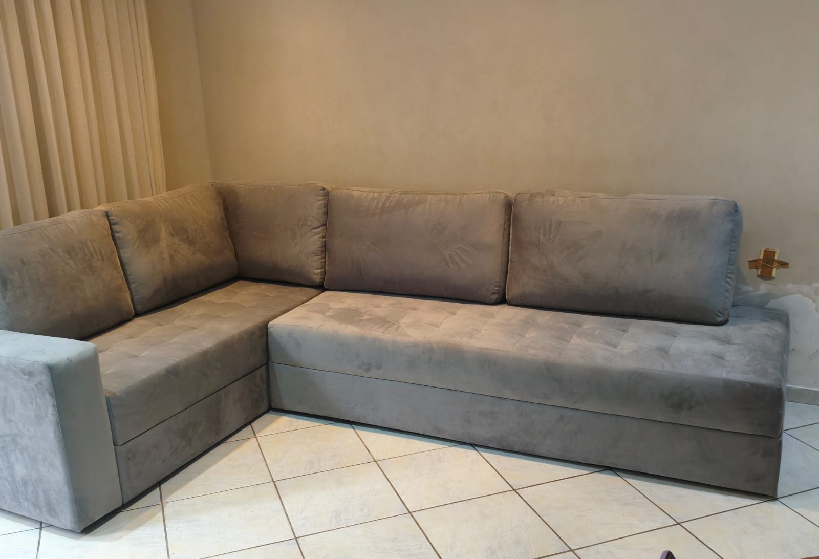 Canto em suede cinza